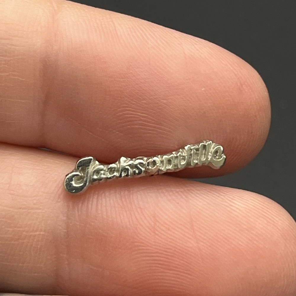 Jacksonville Florida Silver Tone Lapel Hat Pin‎
